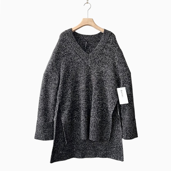 Athleta Sweaters - NWT Athleta Shasta Black White Marled Knit V-Neck Tunic Sweater